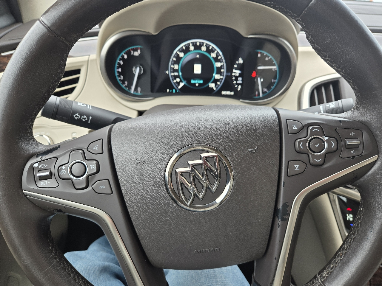 Buick LaCrosse 4dr Sdn Leather FWD 2015