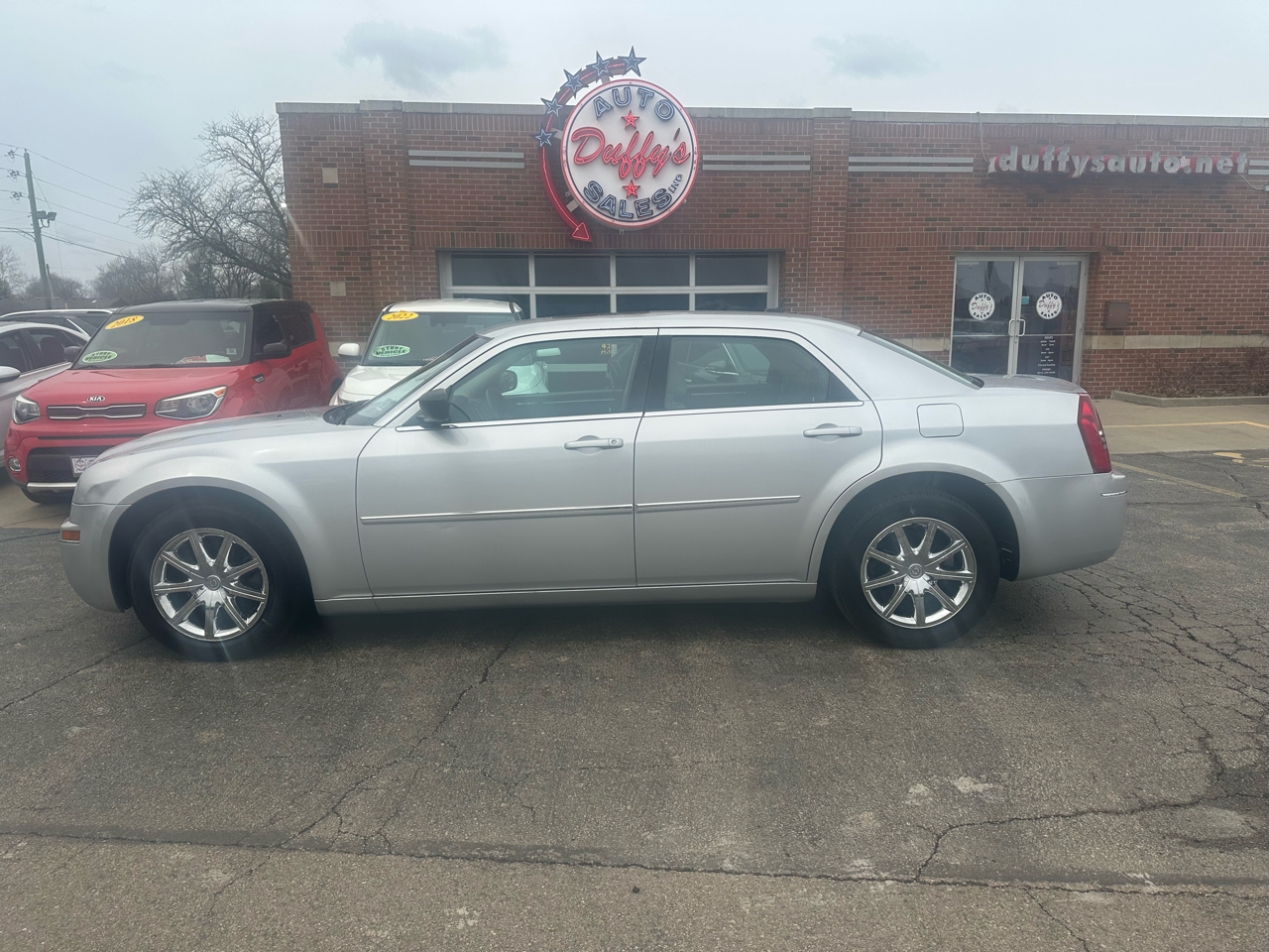 Chrysler 300 4dr Sdn 300 Touring RWD 2008