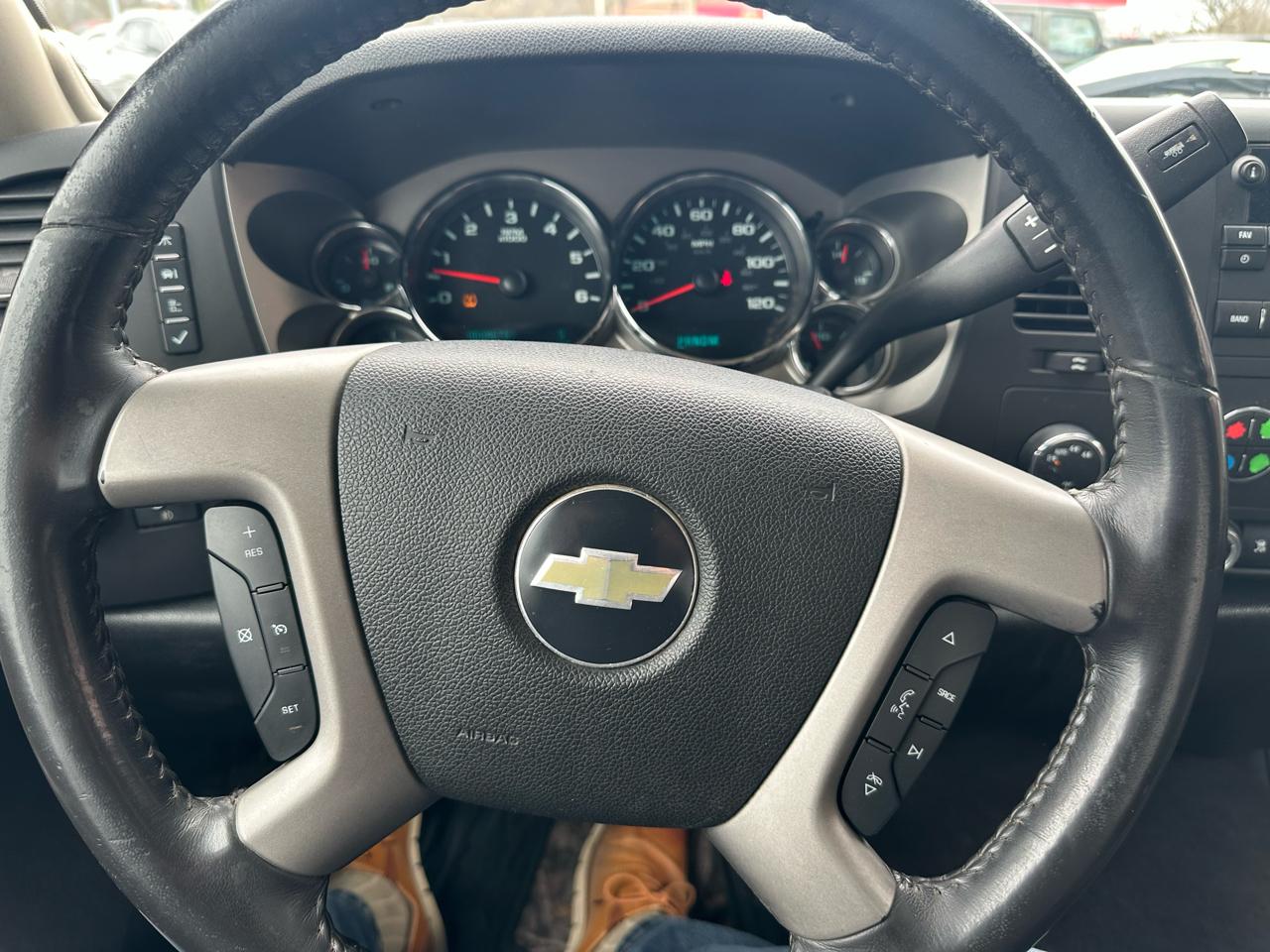 Chevrolet Silverado 1500 4WD Crew Cab 143.5" LT 2010