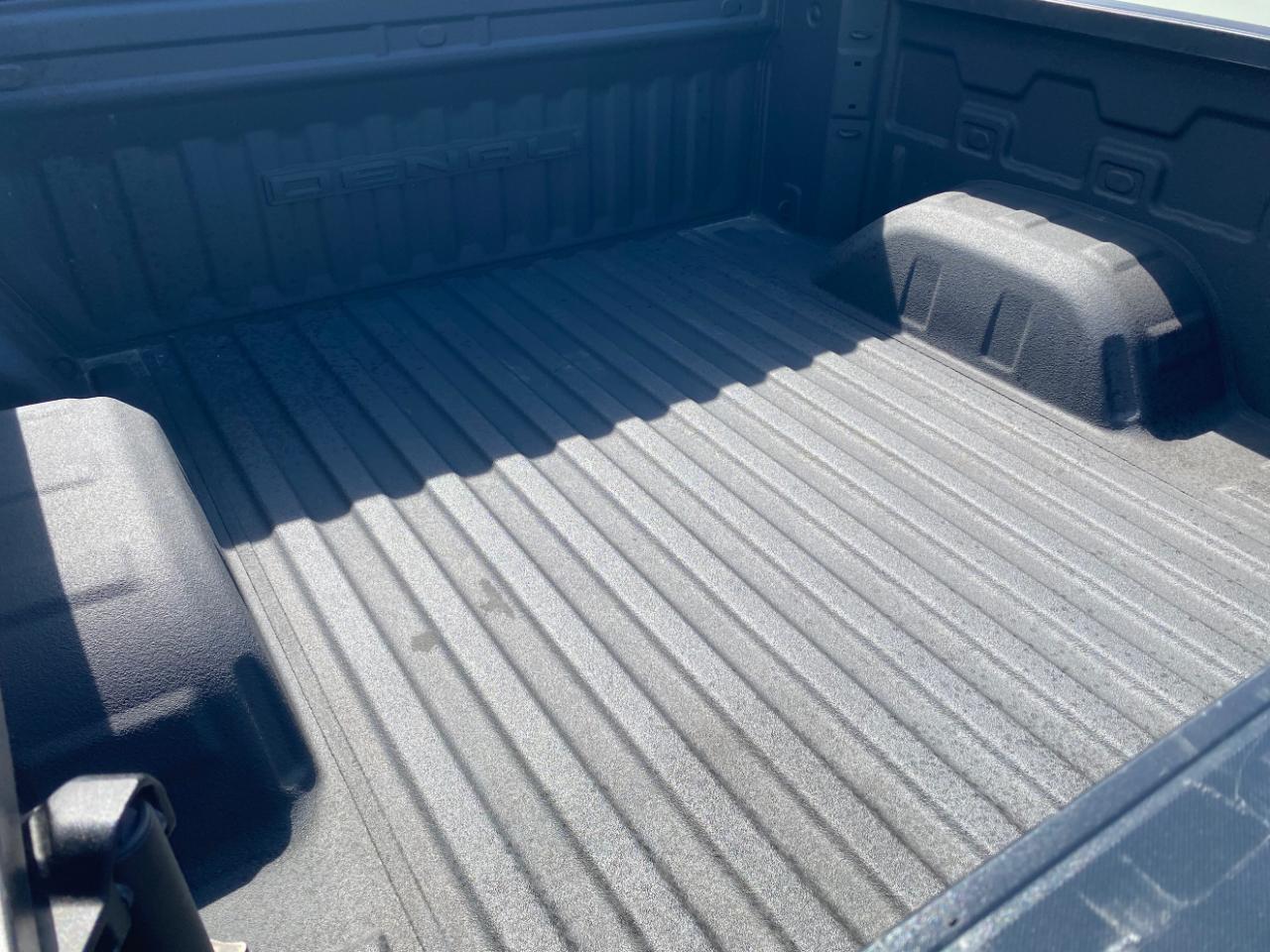 GMC Sierra 1500 4WD Crew Cab 147" Denali 2024