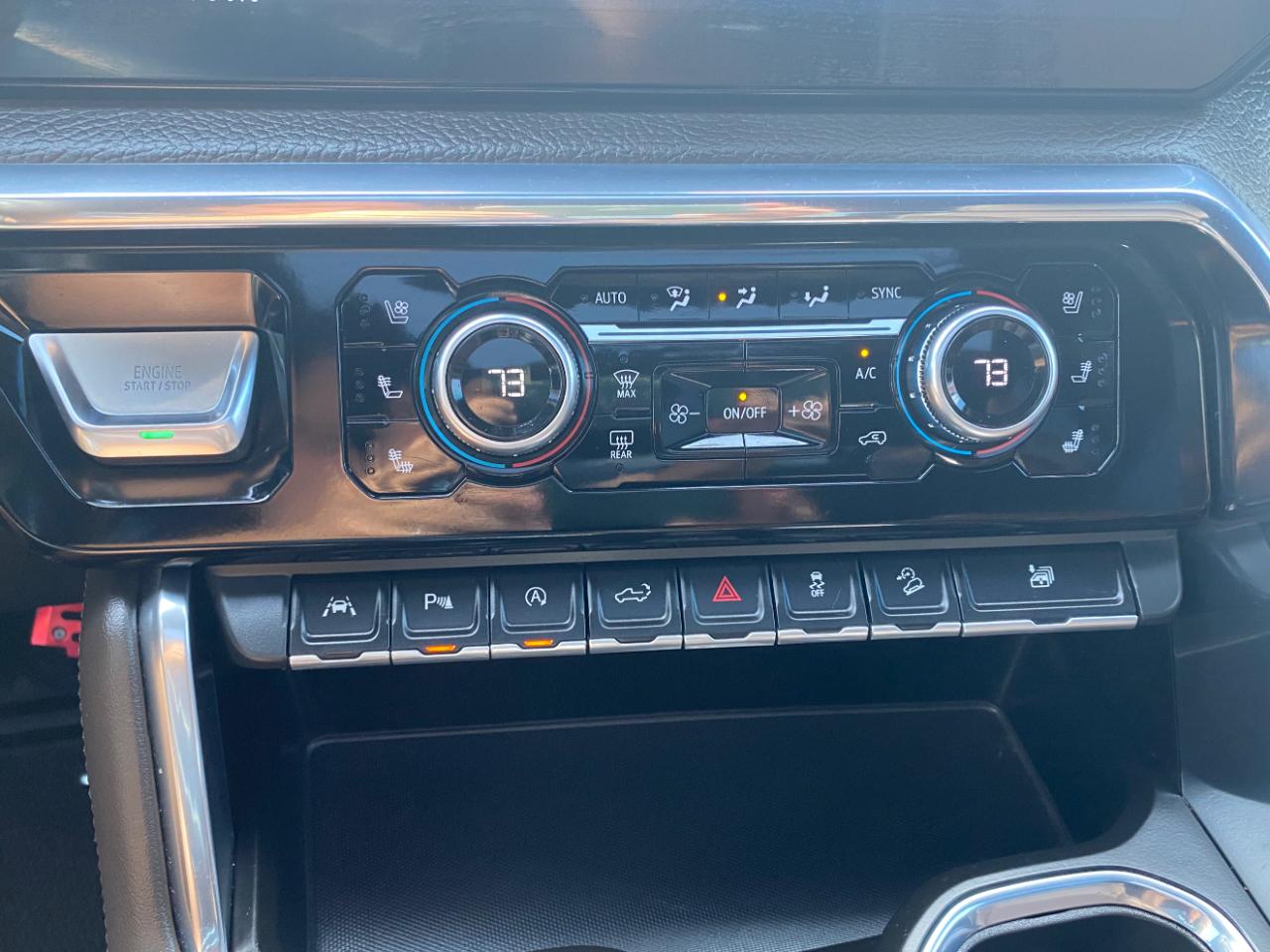 GMC Sierra 1500 4WD Crew Cab 147" Denali 2024