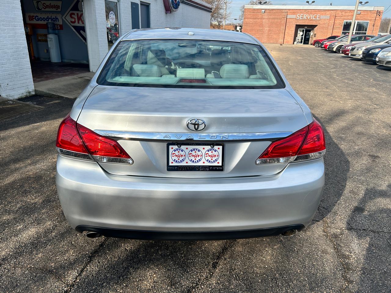 Toyota Avalon 4dr Sdn (Natl) 2011