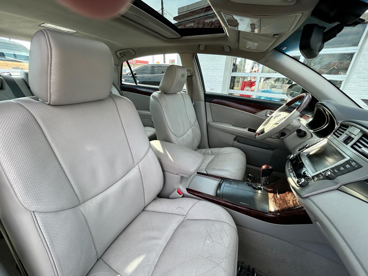 Toyota Avalon 4dr Sdn (Natl) 2011