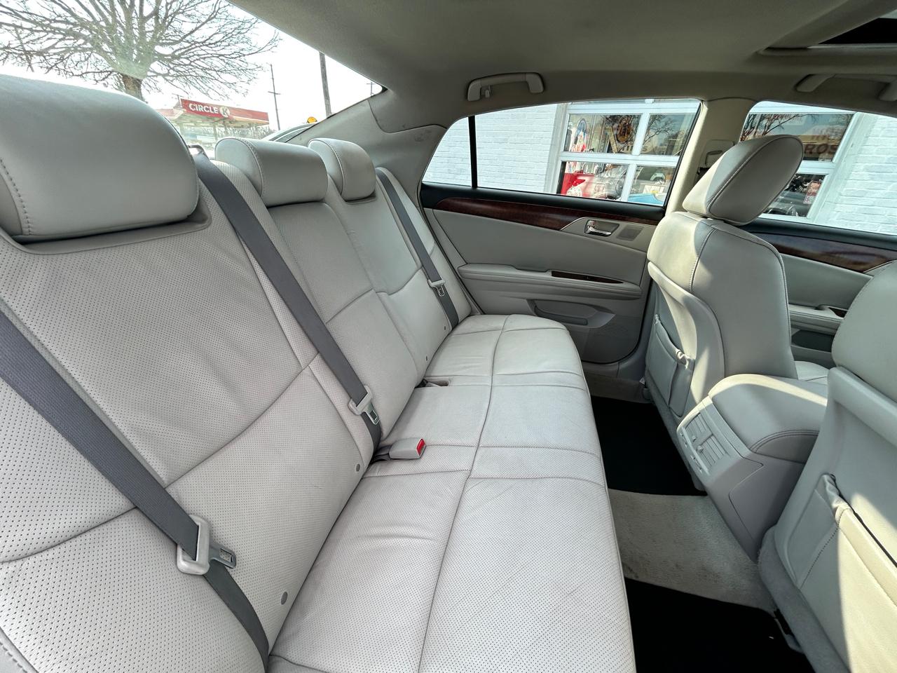 Toyota Avalon 4dr Sdn (Natl) 2011