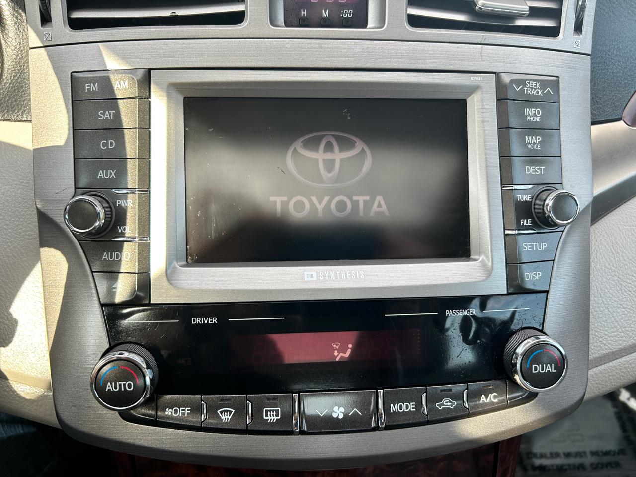 Toyota Avalon 4dr Sdn (Natl) 2011