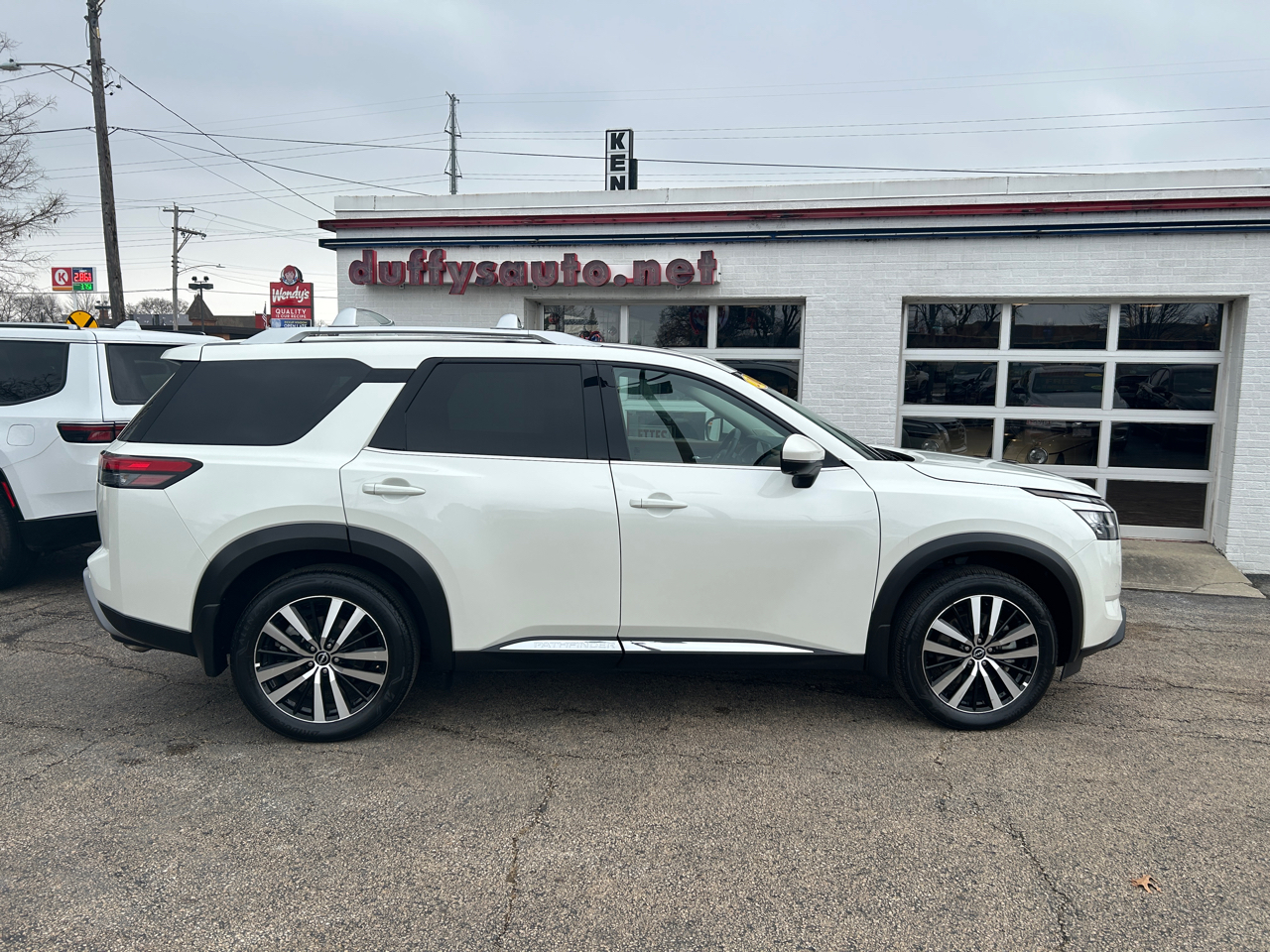 Nissan Pathfinder Platinum 4WD 2024