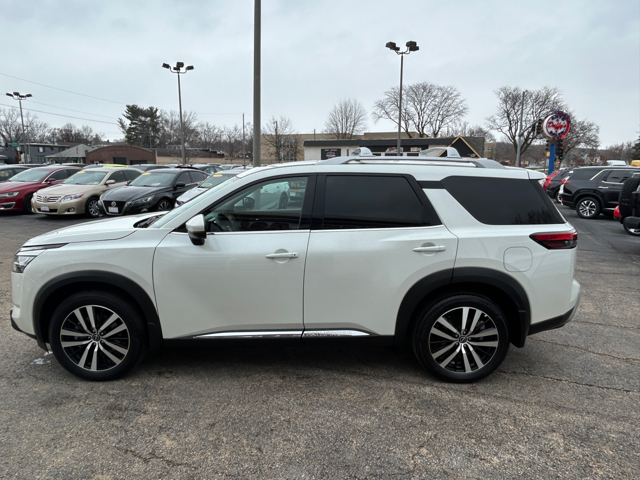 Nissan Pathfinder Platinum 4WD 2024