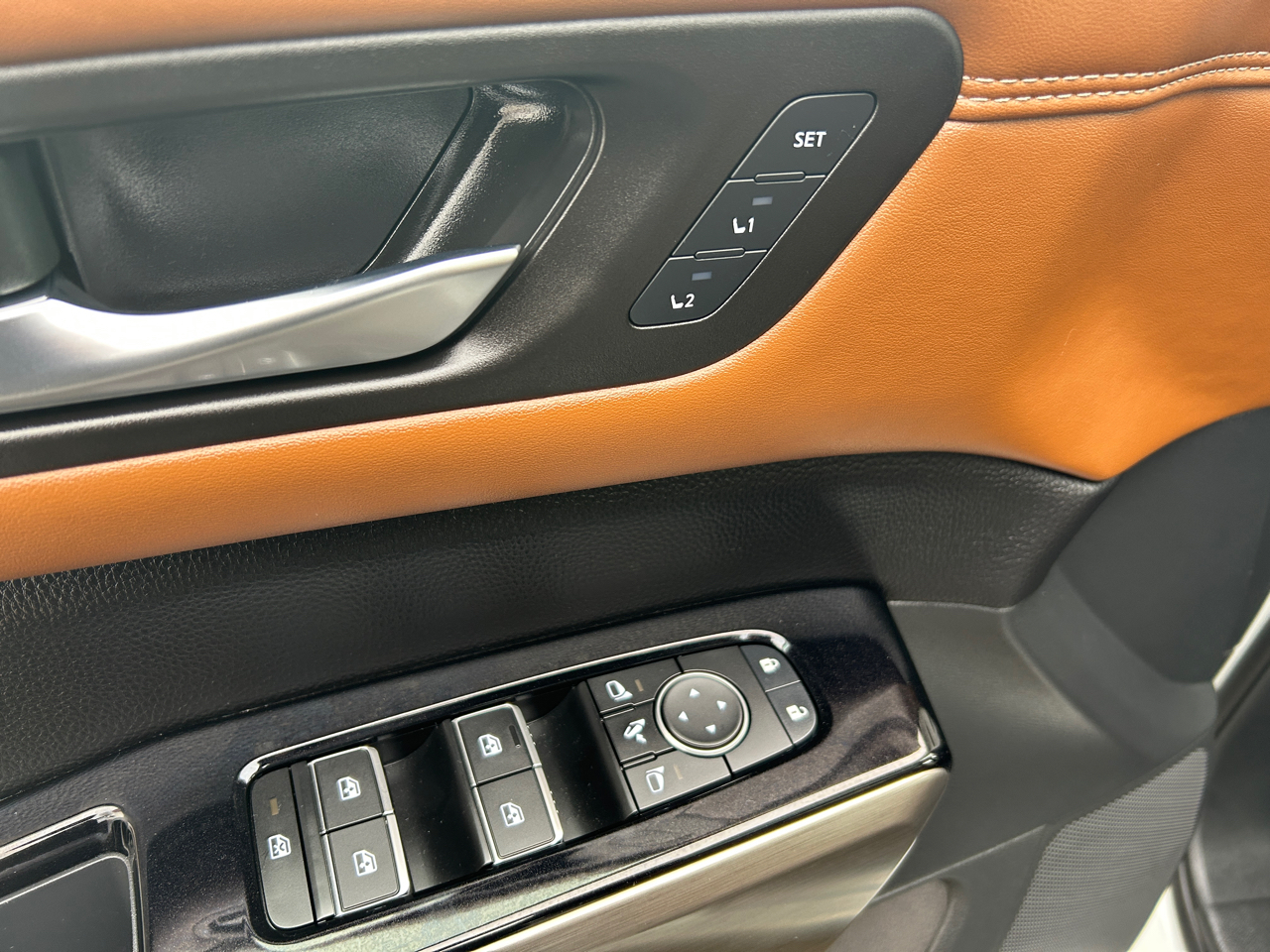 Nissan Pathfinder Platinum 4WD 2024