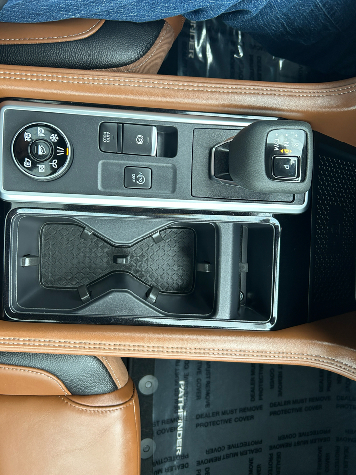 Nissan Pathfinder Platinum 4WD 2024