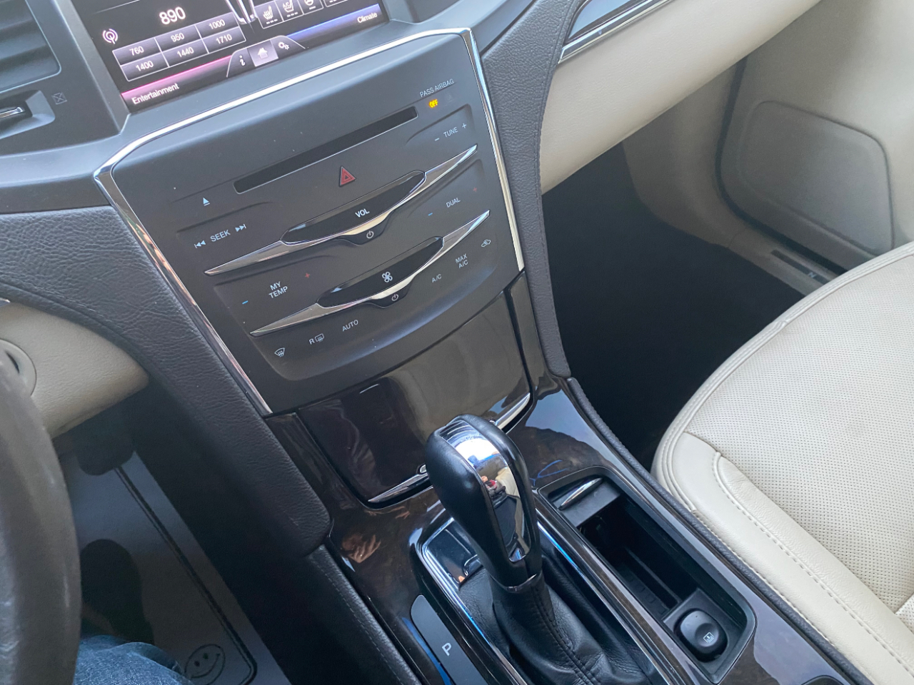 Lincoln MKS 4dr Sdn 3.7L AWD 2015