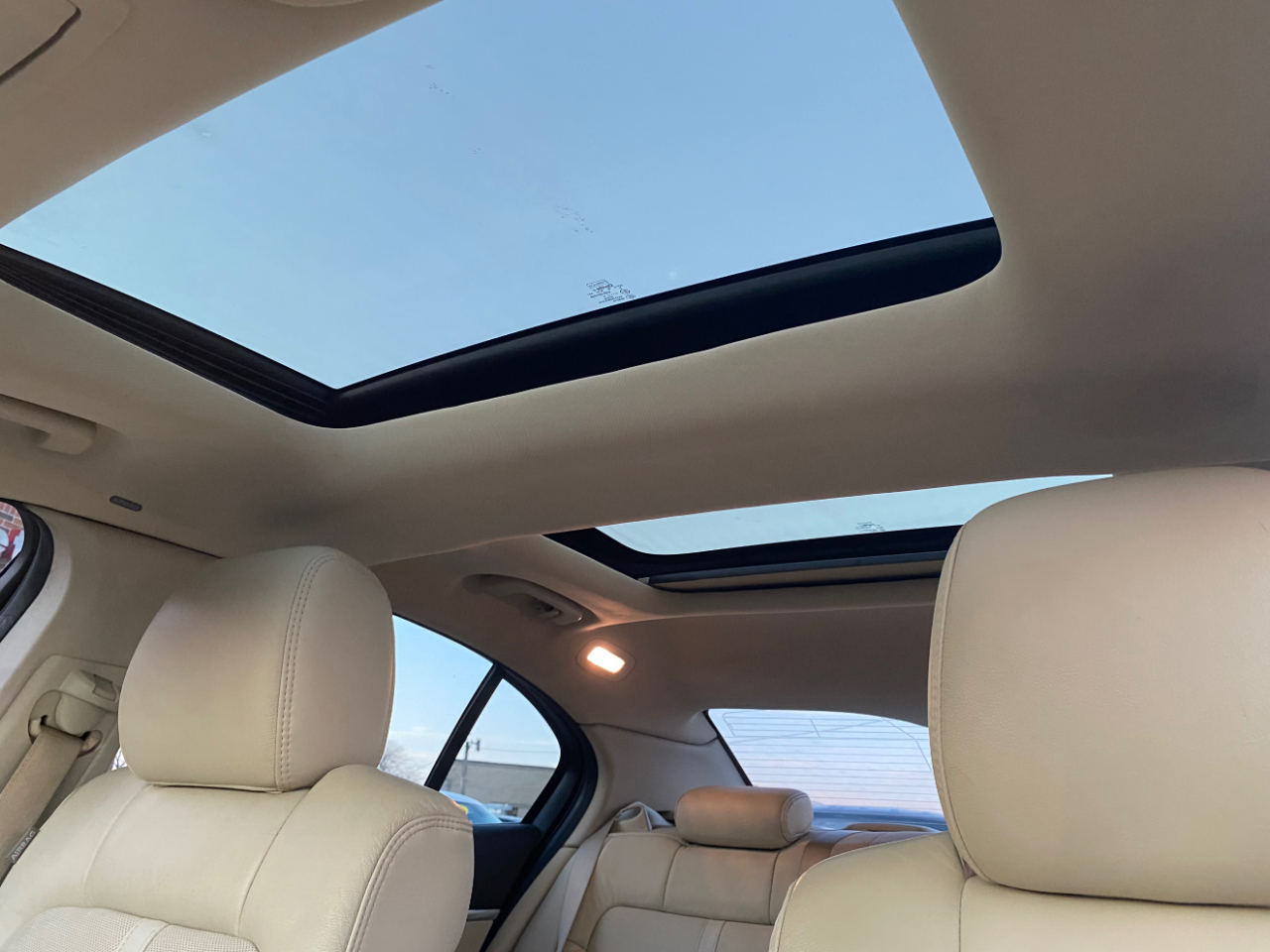 Lincoln MKS 4dr Sdn 3.7L AWD 2015