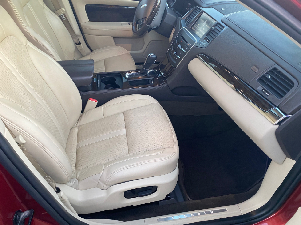 Lincoln MKS 4dr Sdn 3.7L AWD 2015