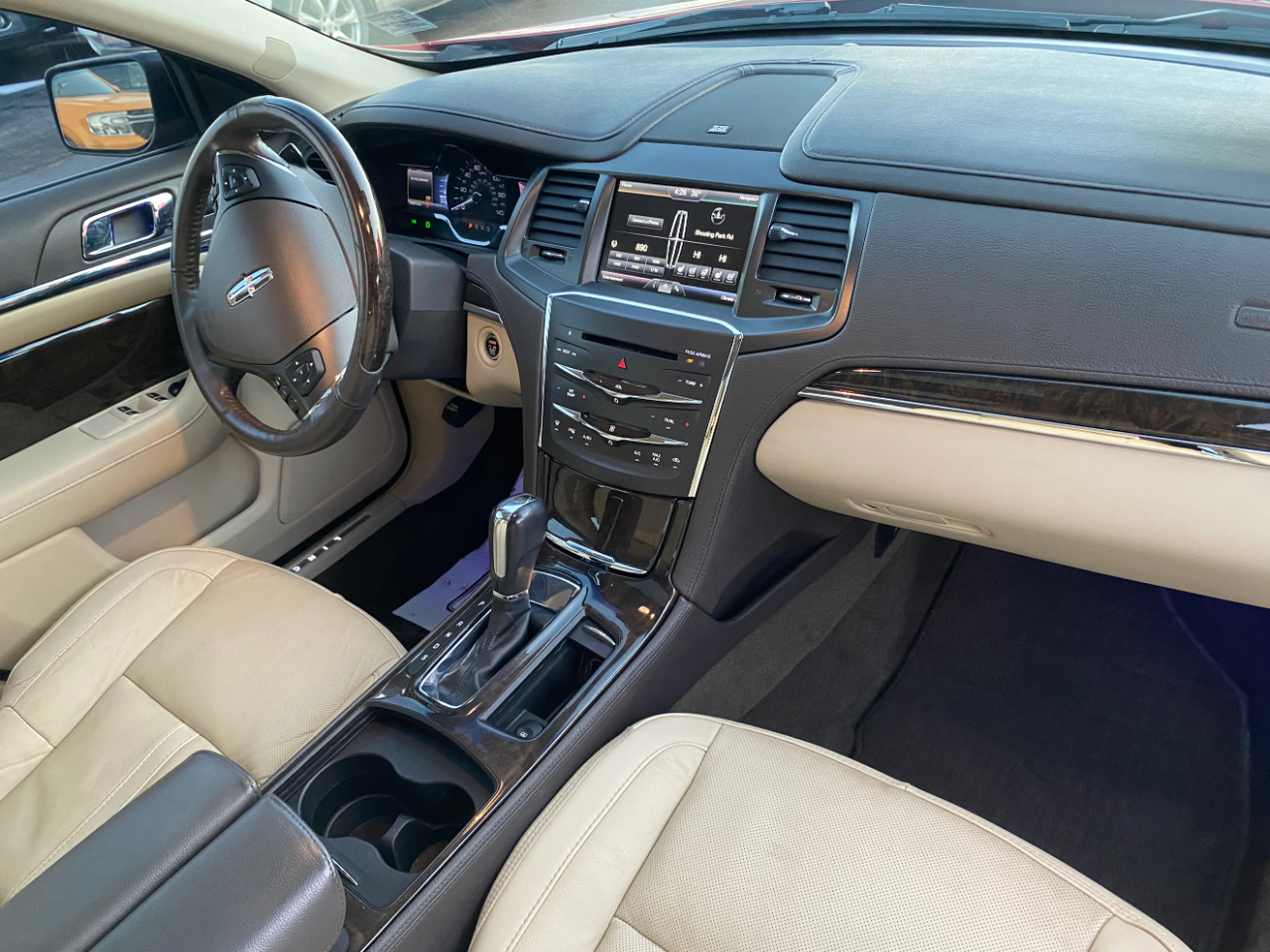 Lincoln MKS 4dr Sdn 3.7L AWD 2015