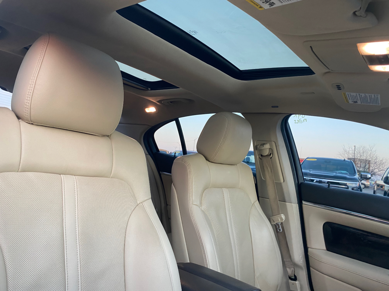 Lincoln MKS 4dr Sdn 3.7L AWD 2015