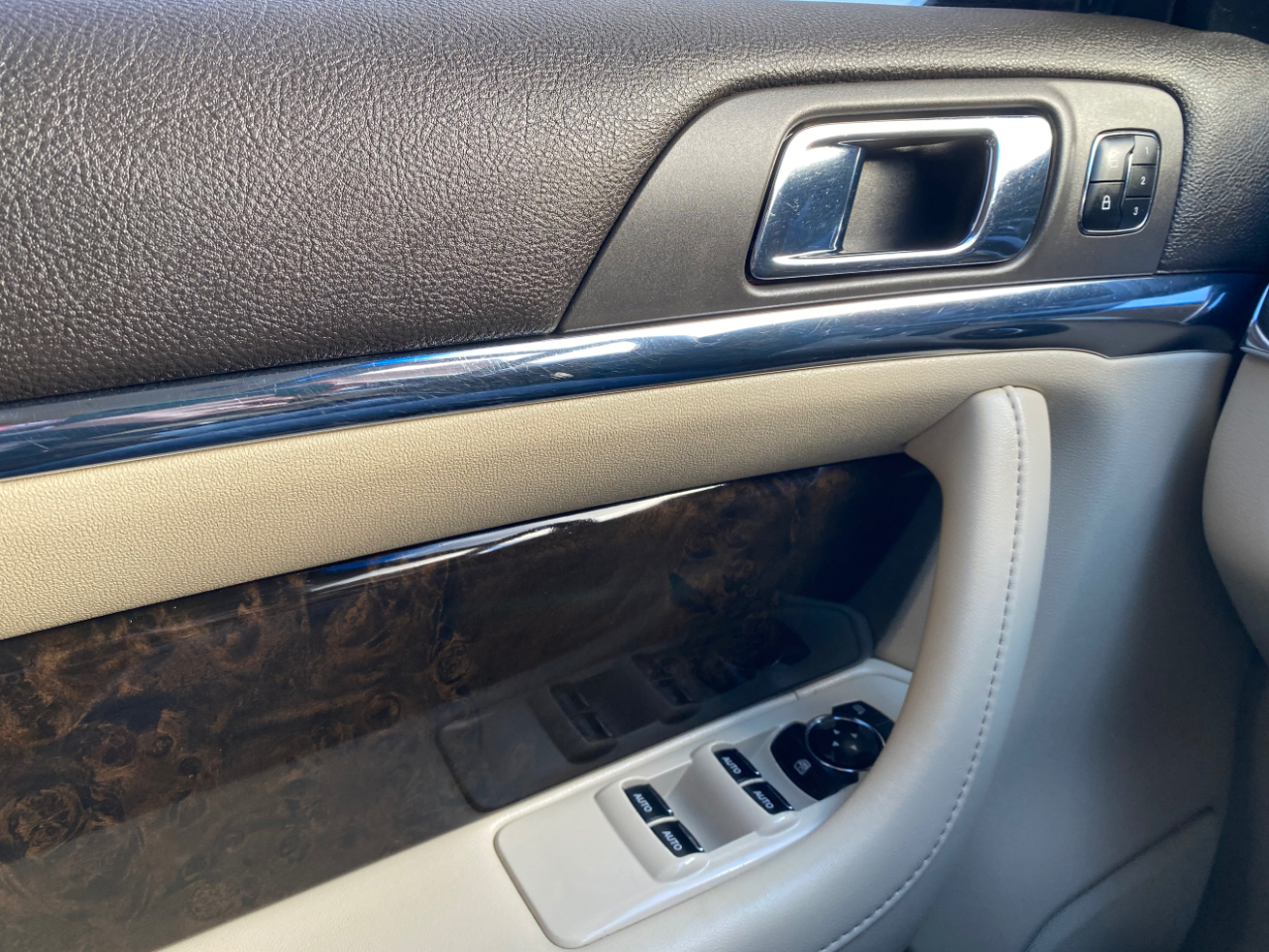 Lincoln MKS 4dr Sdn 3.7L AWD 2015