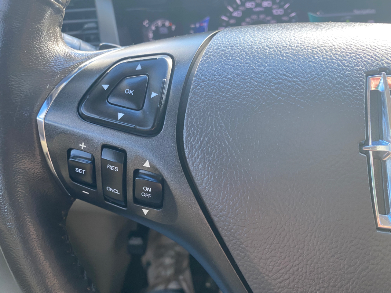 Lincoln MKS 4dr Sdn 3.7L AWD 2015