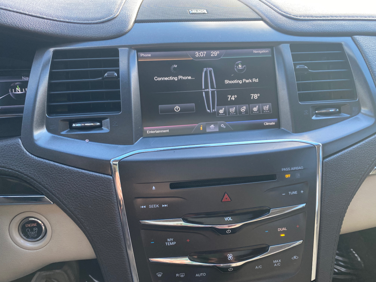 Lincoln MKS 4dr Sdn 3.7L AWD 2015