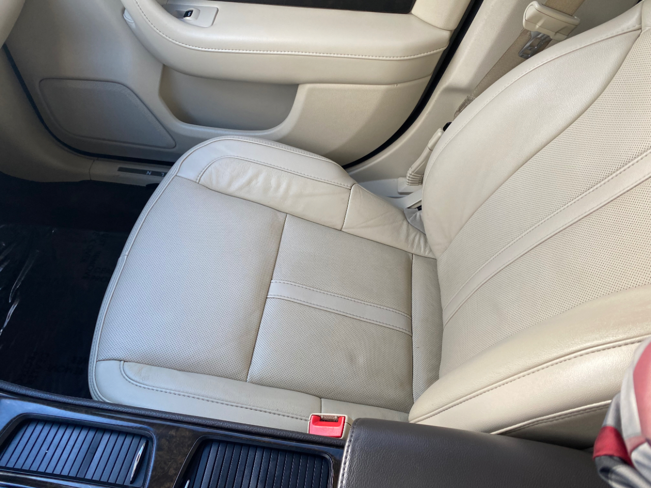 Lincoln MKS 4dr Sdn 3.7L AWD 2015