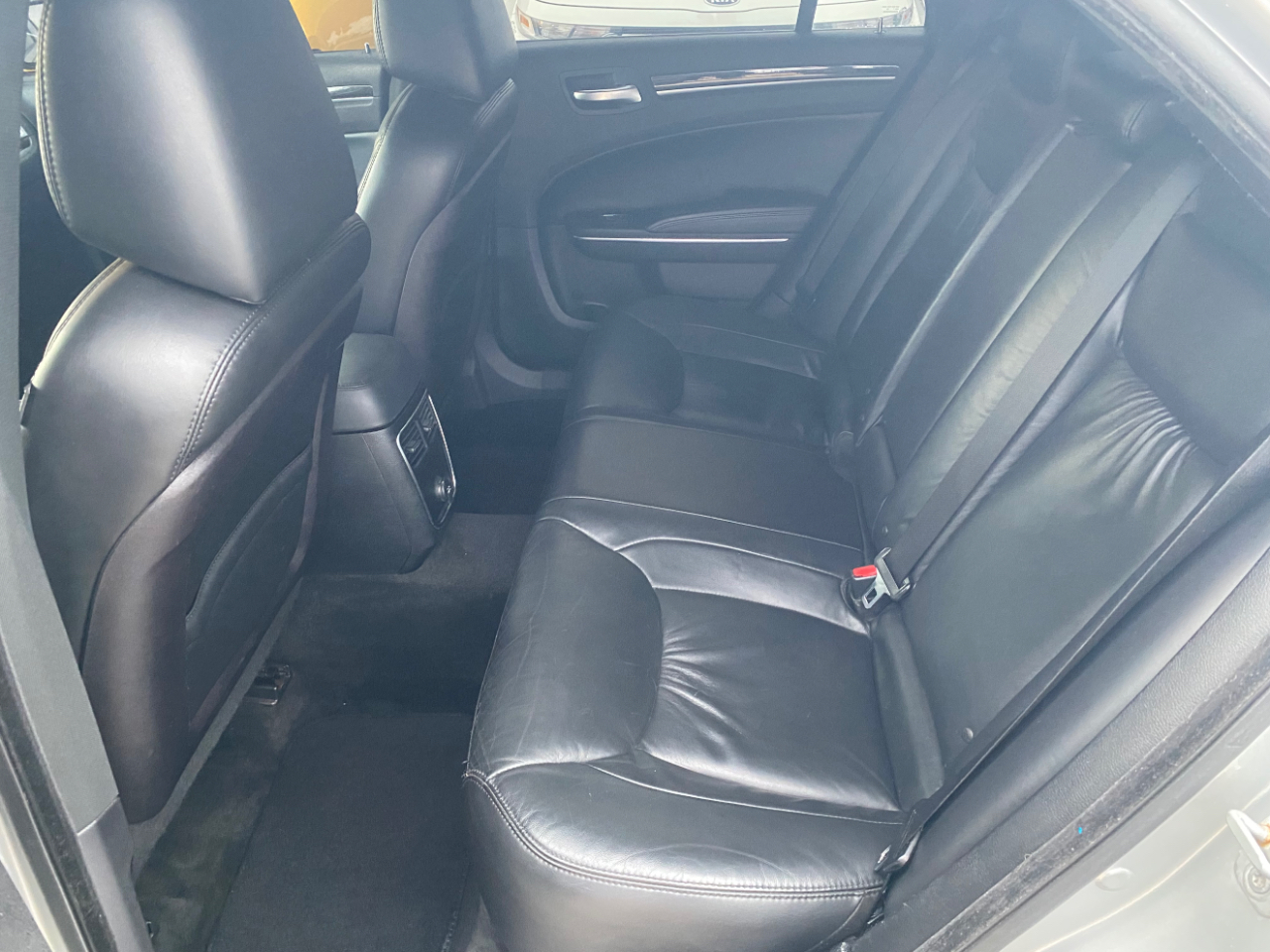 Chrysler 300 4dr Sdn Limited RWD 2011