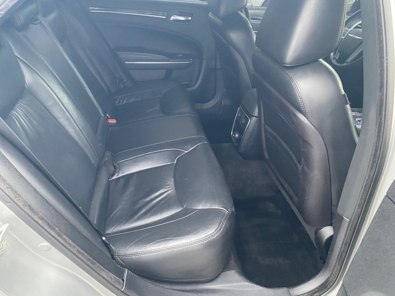 Chrysler 300 4dr Sdn Limited RWD 2011