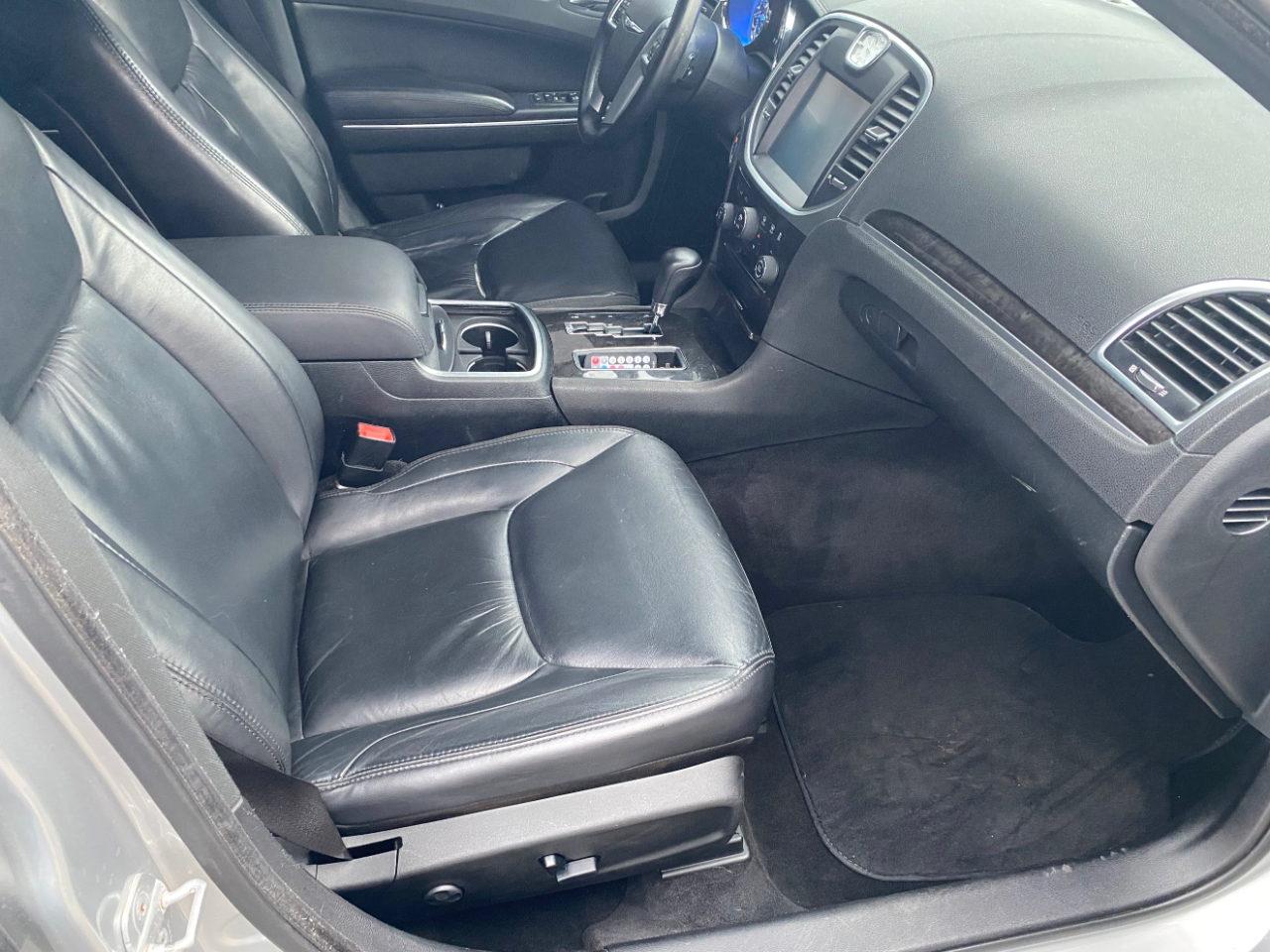 Chrysler 300 4dr Sdn Limited RWD 2011