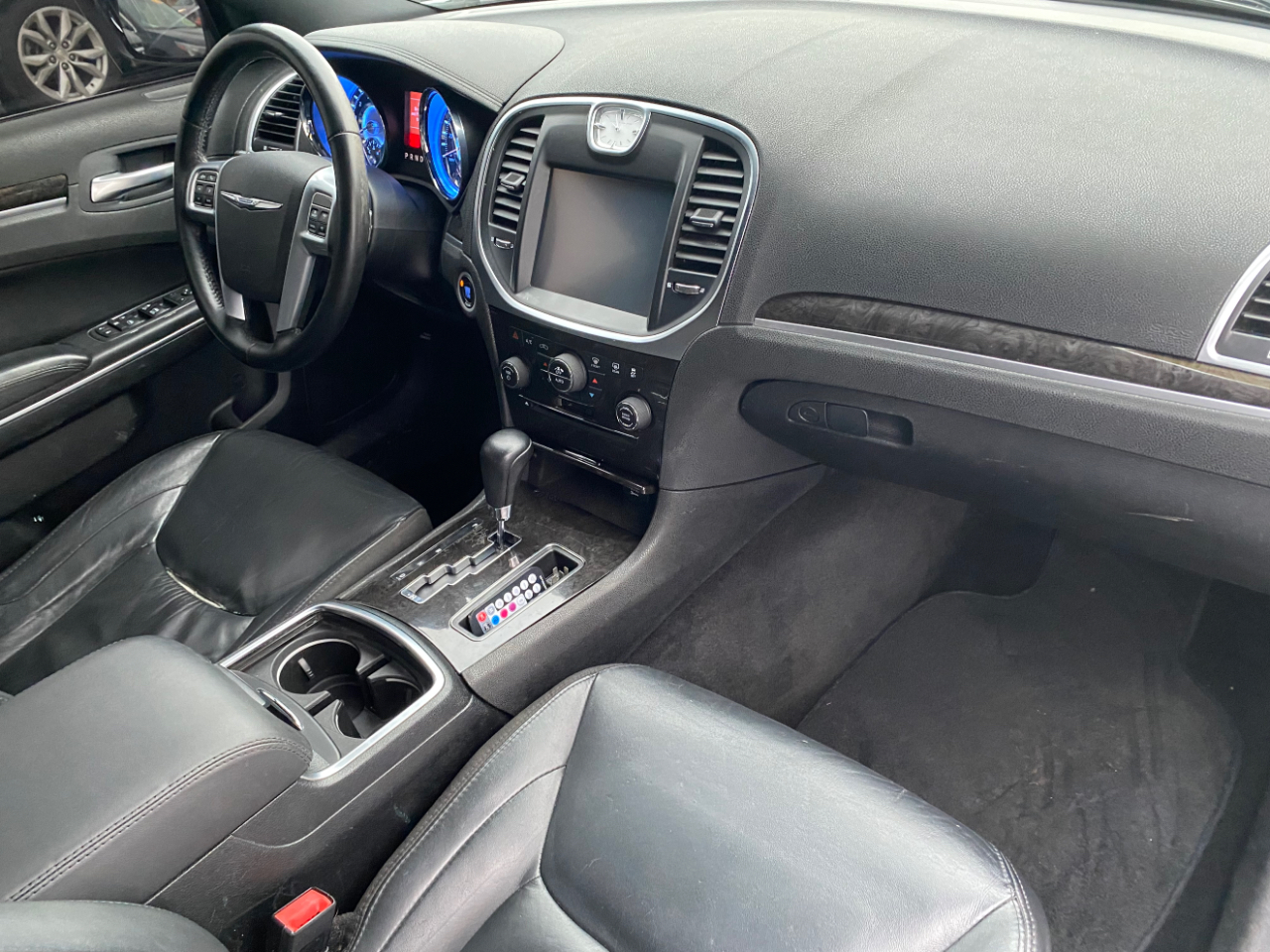 Chrysler 300 4dr Sdn Limited RWD 2011