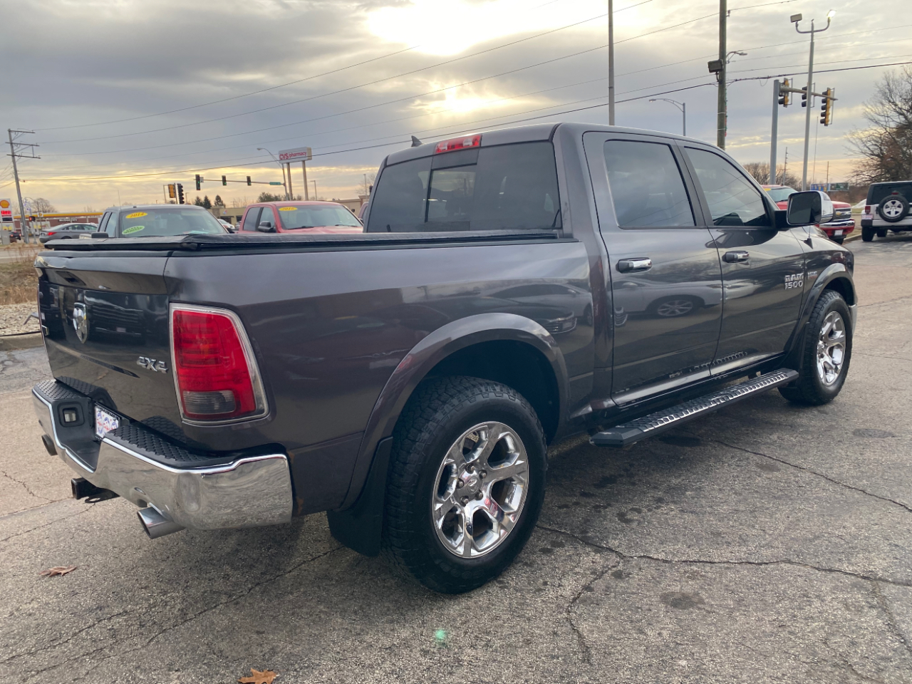 RAM 1500 Laramie 4x4 Crew Cab 5'7" Box 2017