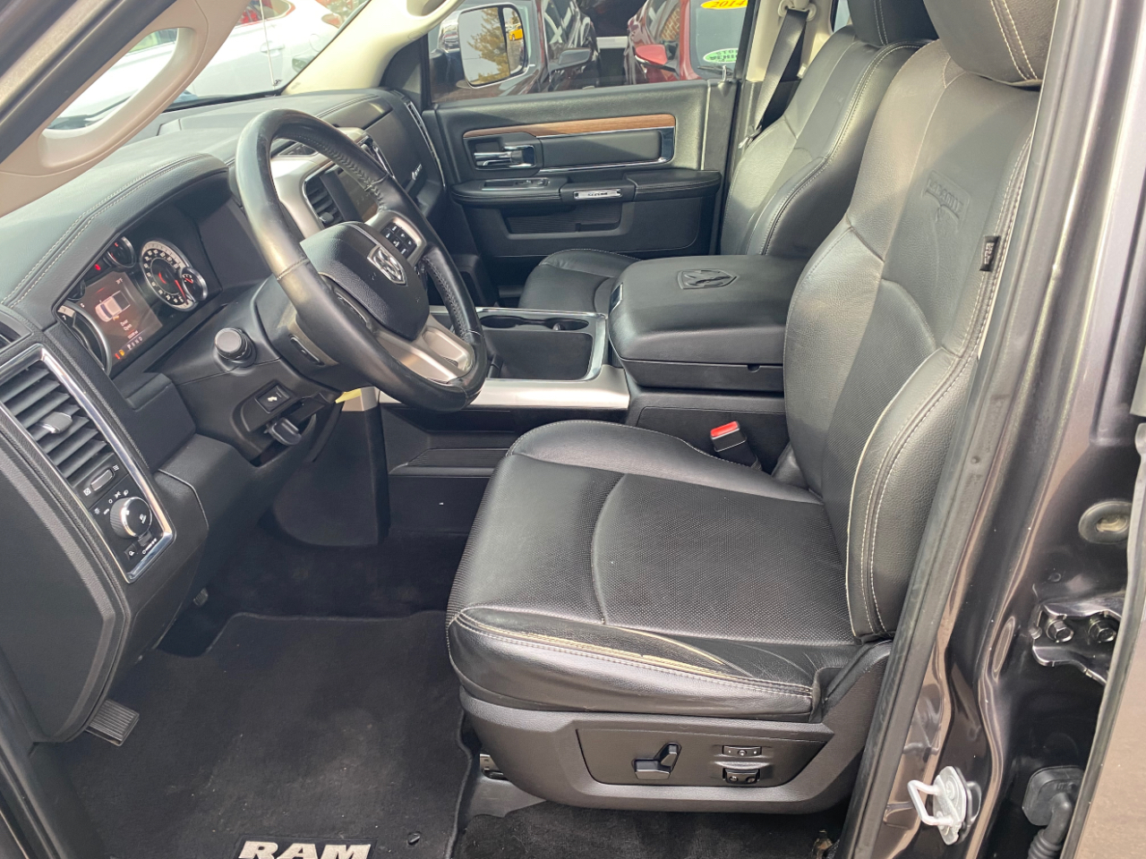 RAM 1500 Laramie 4x4 Crew Cab 5'7" Box 2017