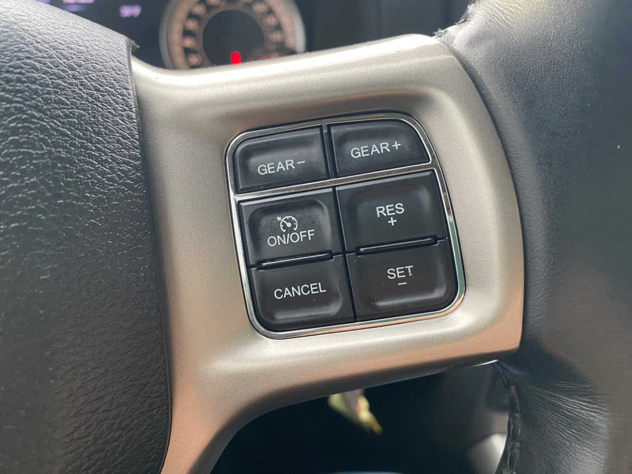 RAM 1500 Laramie 4x4 Crew Cab 5'7" Box 2017