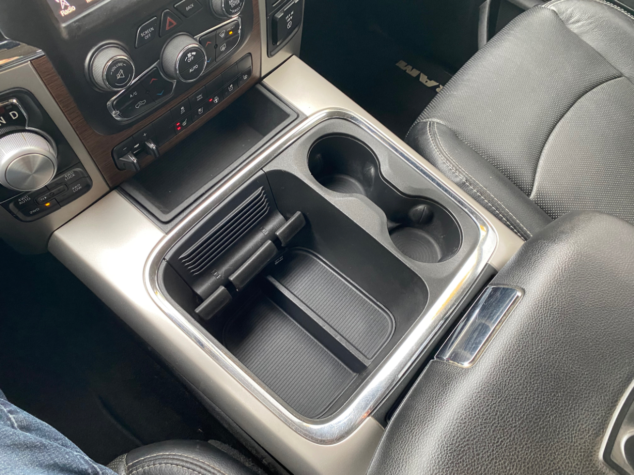 RAM 1500 Laramie 4x4 Crew Cab 5'7" Box 2017