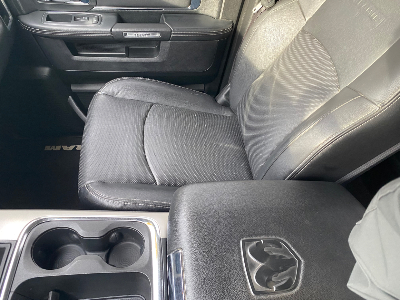 RAM 1500 Laramie 4x4 Crew Cab 5'7" Box 2017