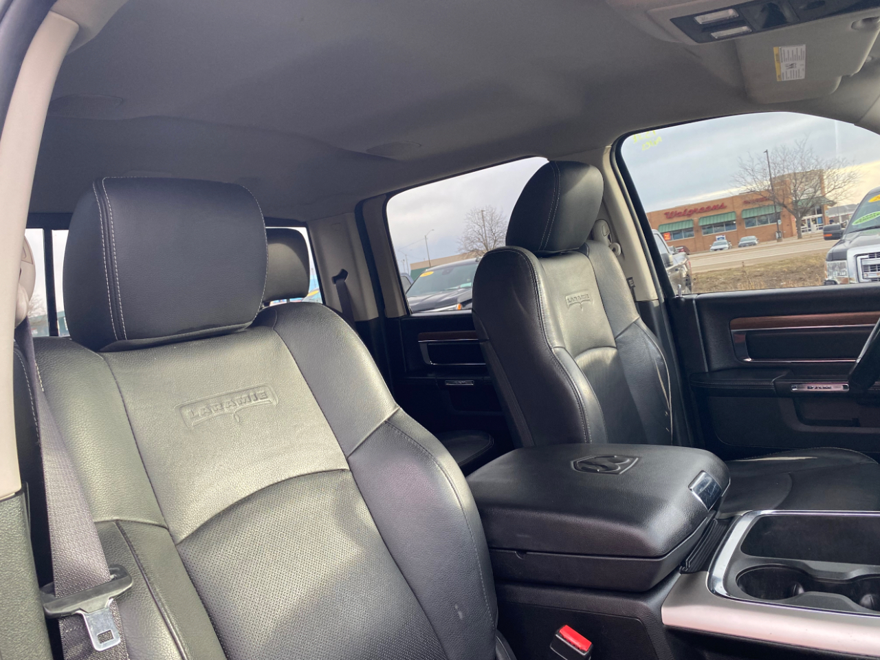 RAM 1500 Laramie 4x4 Crew Cab 5'7" Box 2017