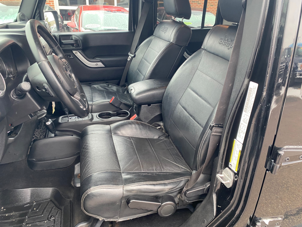 Jeep Wrangler Unlimited 4WD 4dr Sahara 2012