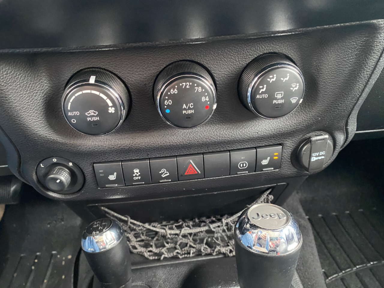 Jeep Wrangler Unlimited 4WD 4dr Sahara 2012