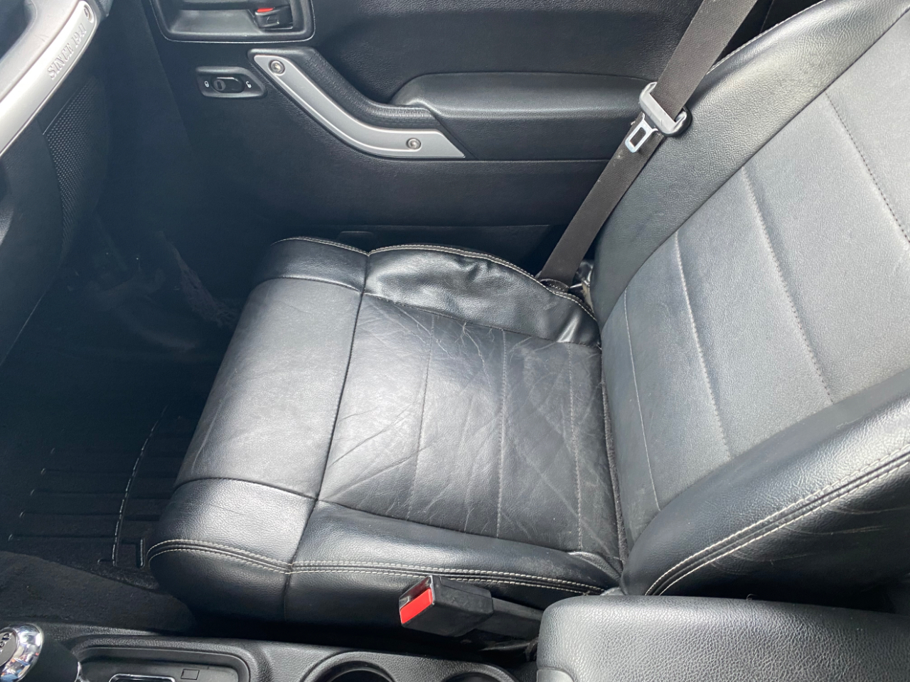 Jeep Wrangler Unlimited 4WD 4dr Sahara 2012