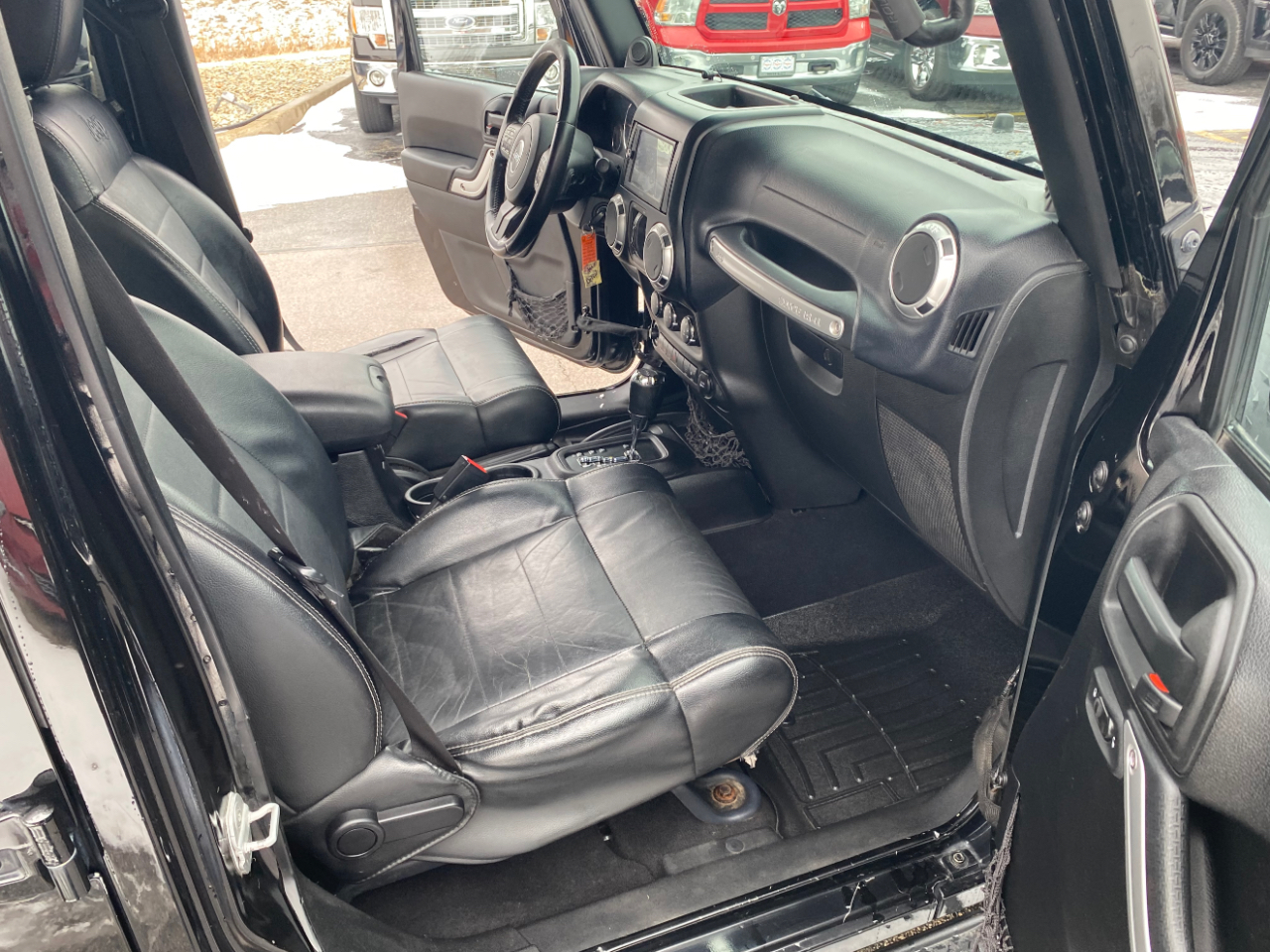 Jeep Wrangler Unlimited 4WD 4dr Sahara 2012