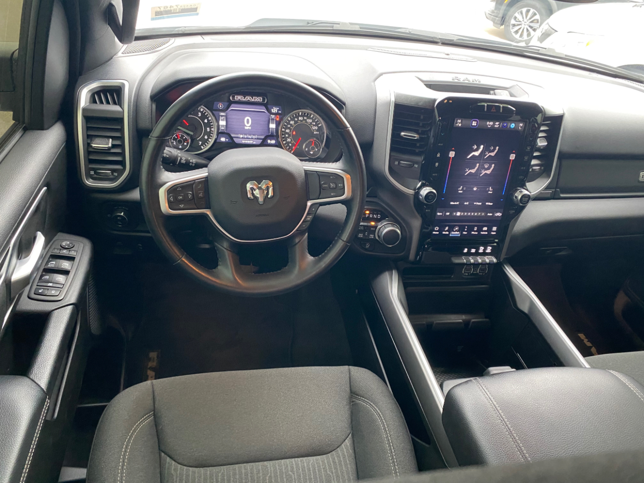 RAM 1500 Big Horn 4x4 Crew Cab 6'4" Box 2023