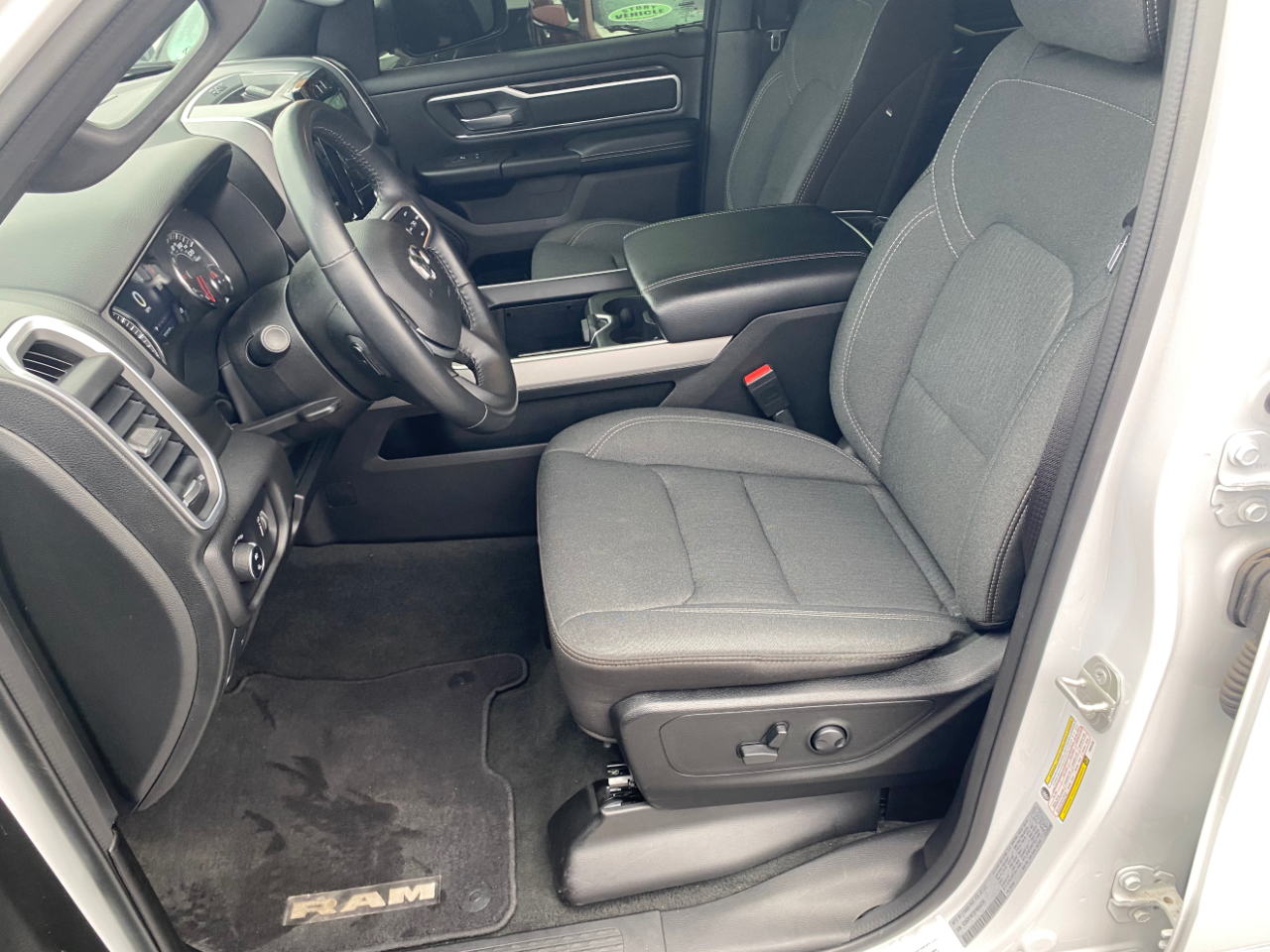 RAM 1500 Big Horn 4x4 Crew Cab 6'4" Box 2023