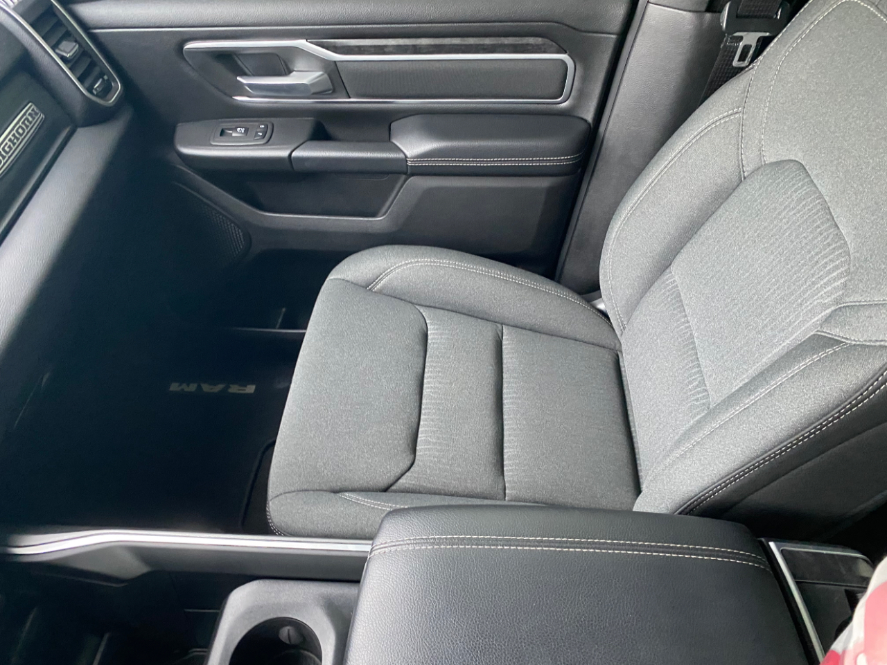 RAM 1500 Big Horn 4x4 Crew Cab 6'4" Box 2023