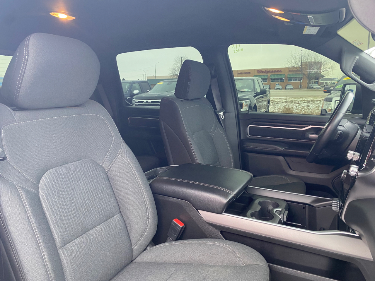 RAM 1500 Big Horn 4x4 Crew Cab 6'4" Box 2023