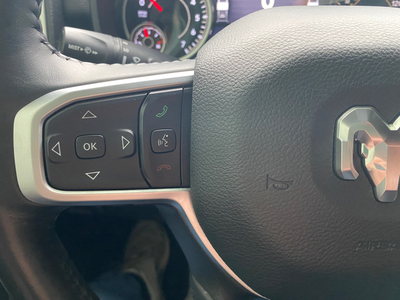 RAM 1500 Big Horn 4x4 Crew Cab 6'4" Box 2023