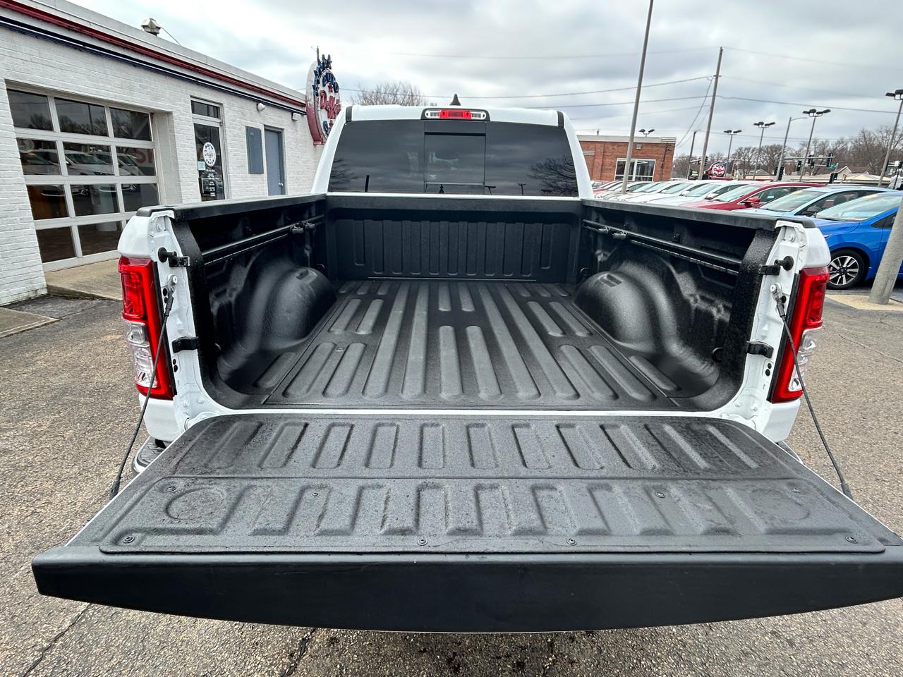 RAM 1500 Big Horn 4x4 Crew Cab 6'4" Box 2023
