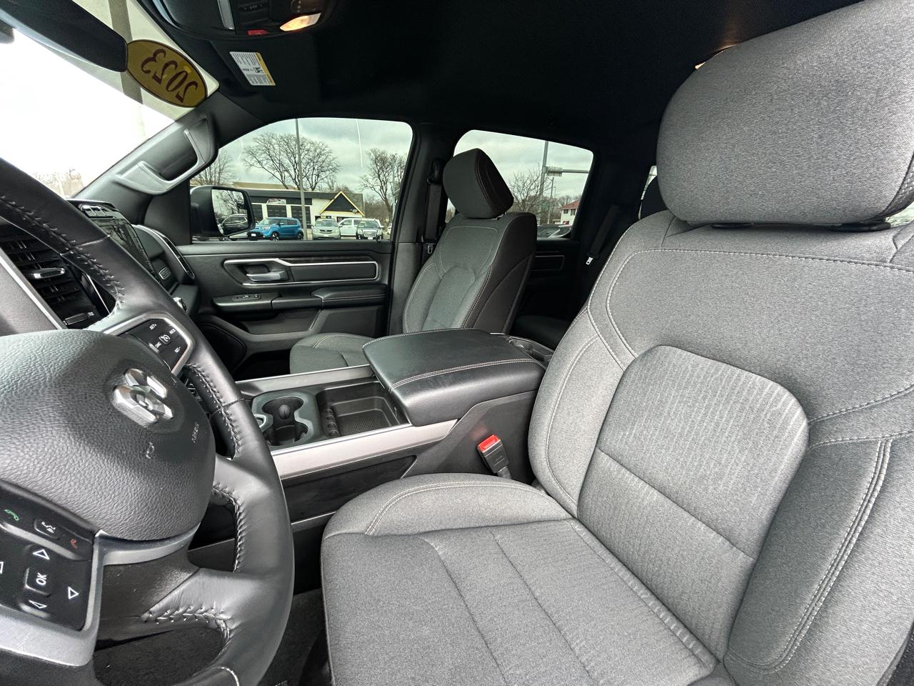 RAM 1500 Big Horn 4x4 Crew Cab 6'4" Box 2023