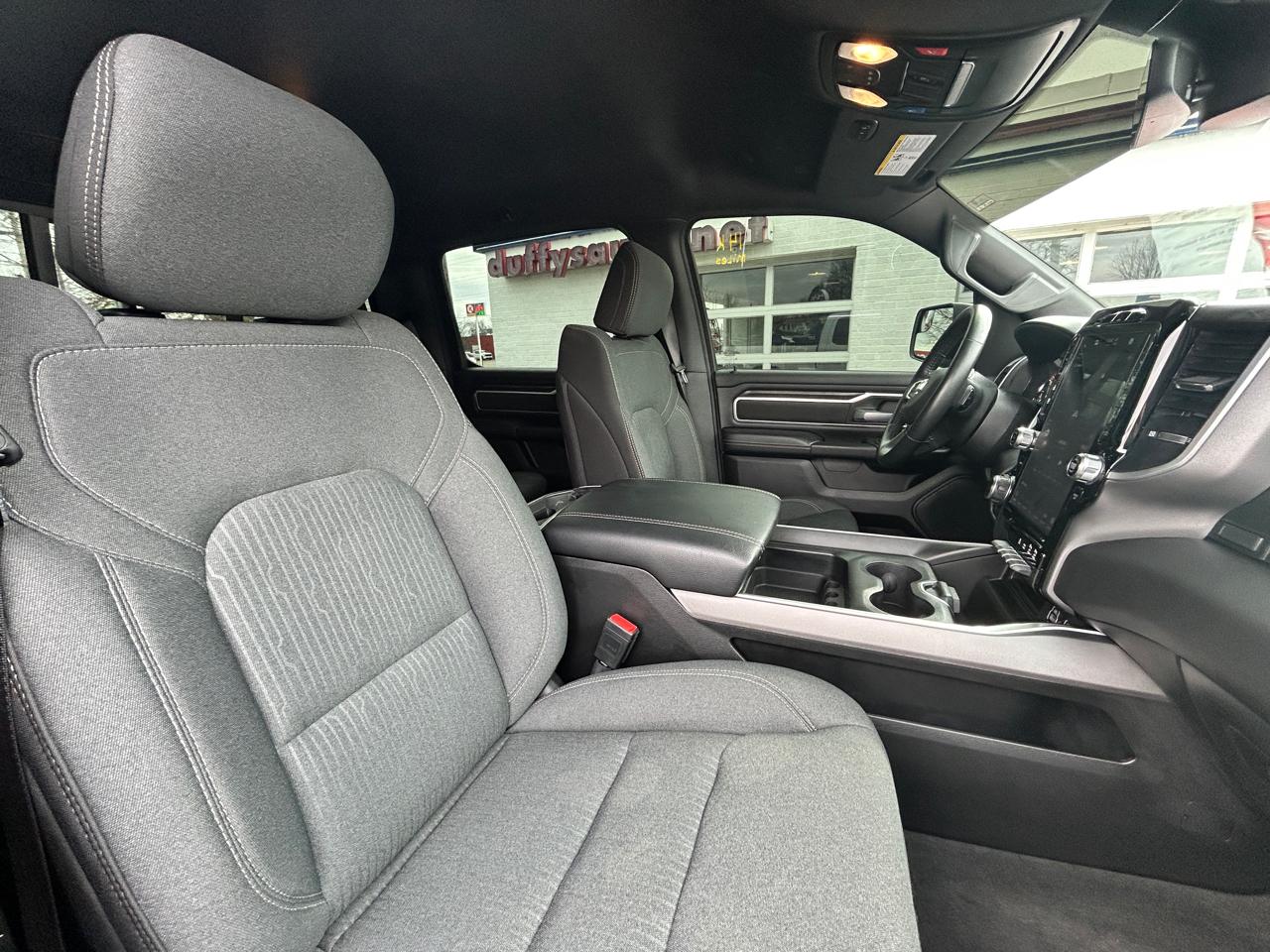 RAM 1500 Big Horn 4x4 Crew Cab 6'4" Box 2023