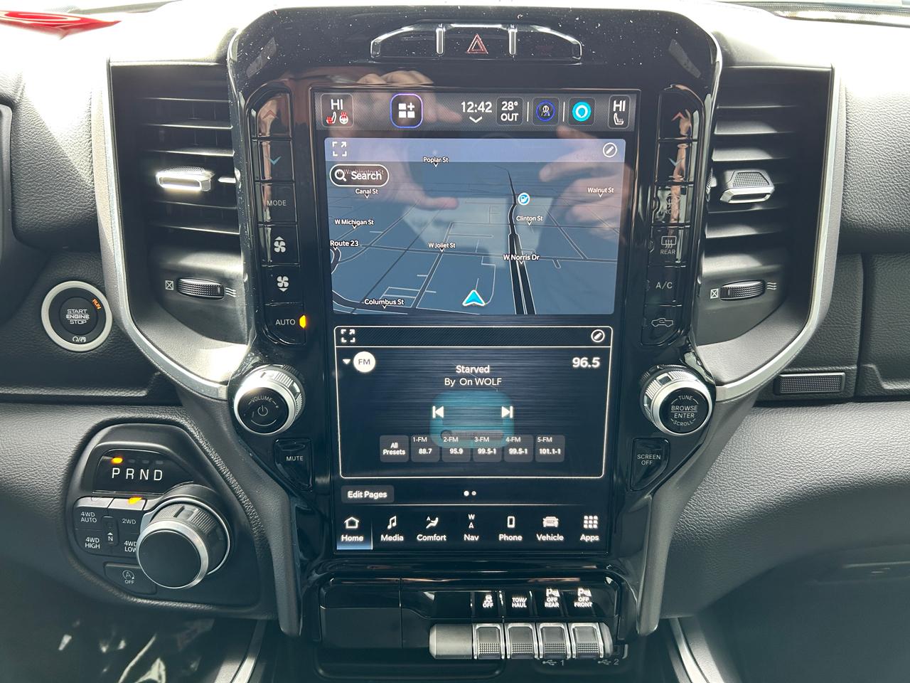 RAM 1500 Big Horn 4x4 Crew Cab 6'4" Box 2023