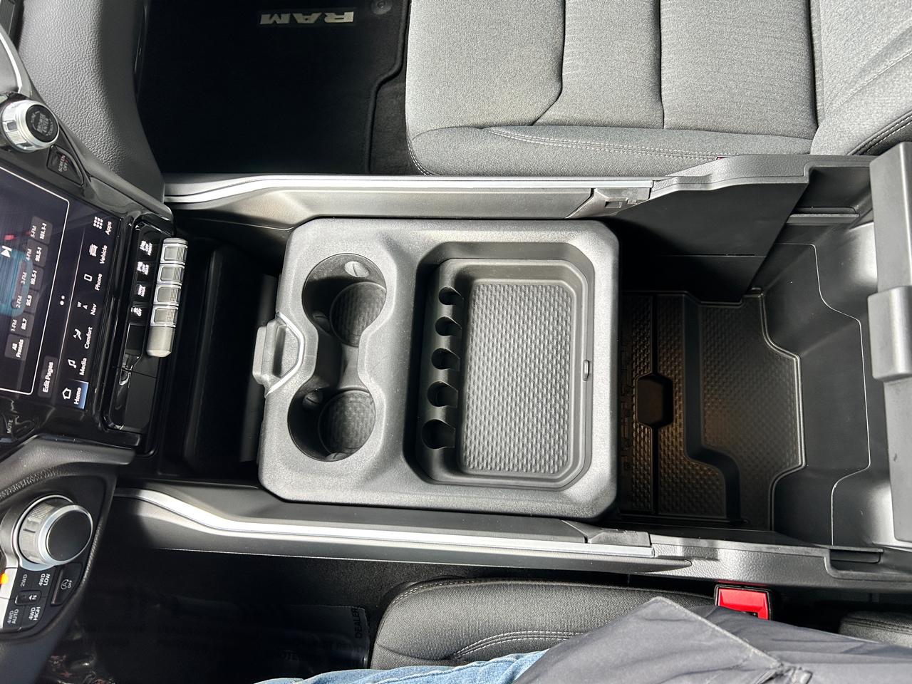 RAM 1500 Big Horn 4x4 Crew Cab 6'4" Box 2023