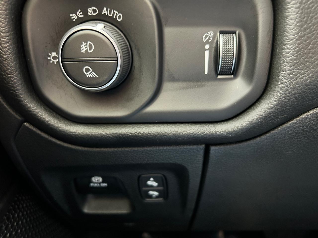 RAM 1500 Big Horn 4x4 Crew Cab 6'4" Box 2023