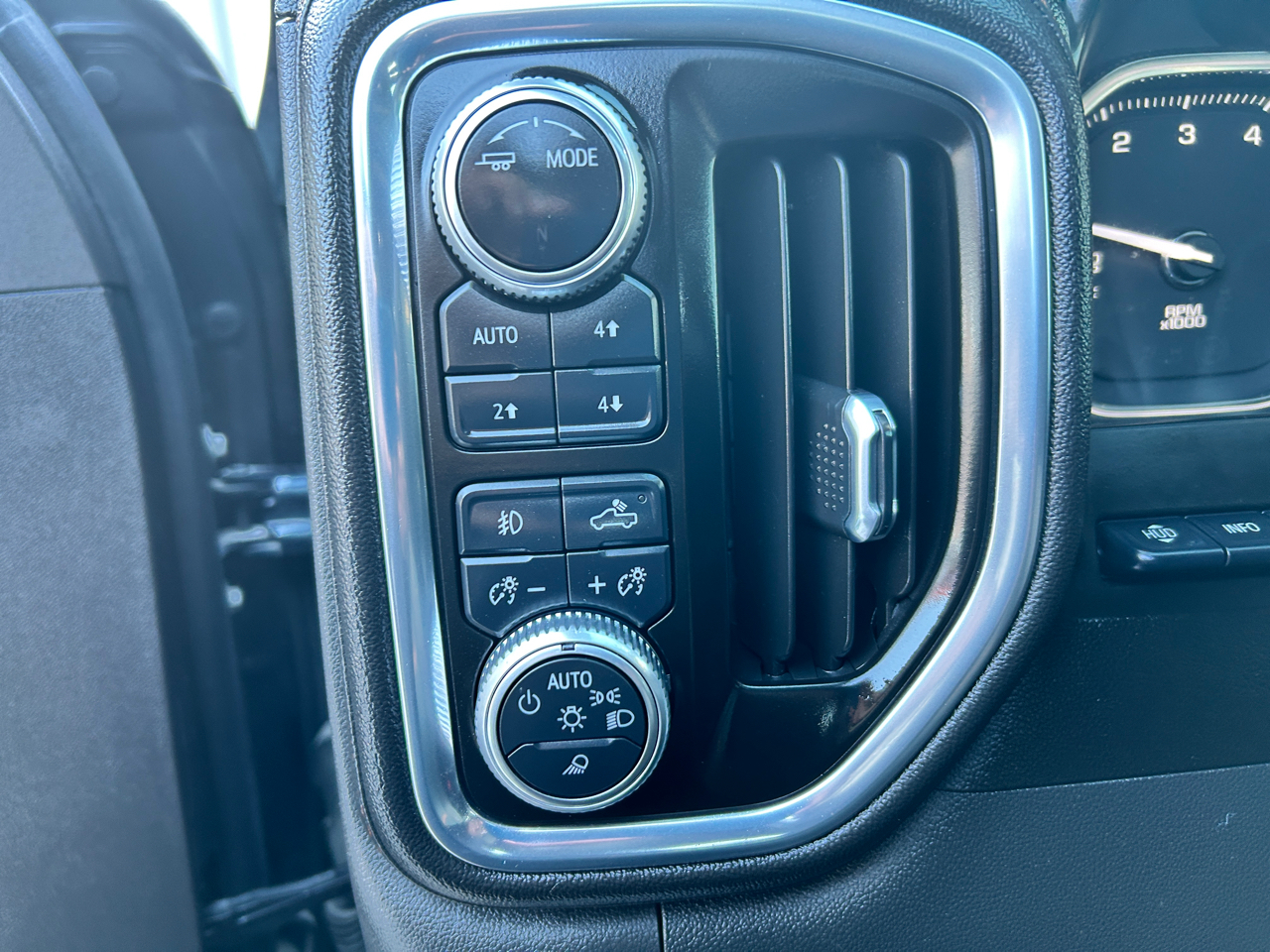 GMC Sierra 1500 4WD Crew Cab 147" AT4 2020