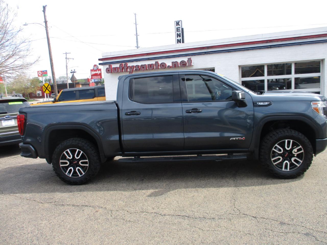 GMC Sierra 1500 4WD Crew Cab 147" AT4 2020