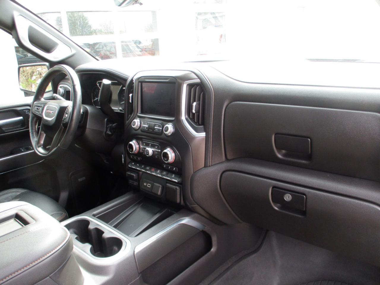 GMC Sierra 1500 4WD Crew Cab 147" AT4 2020